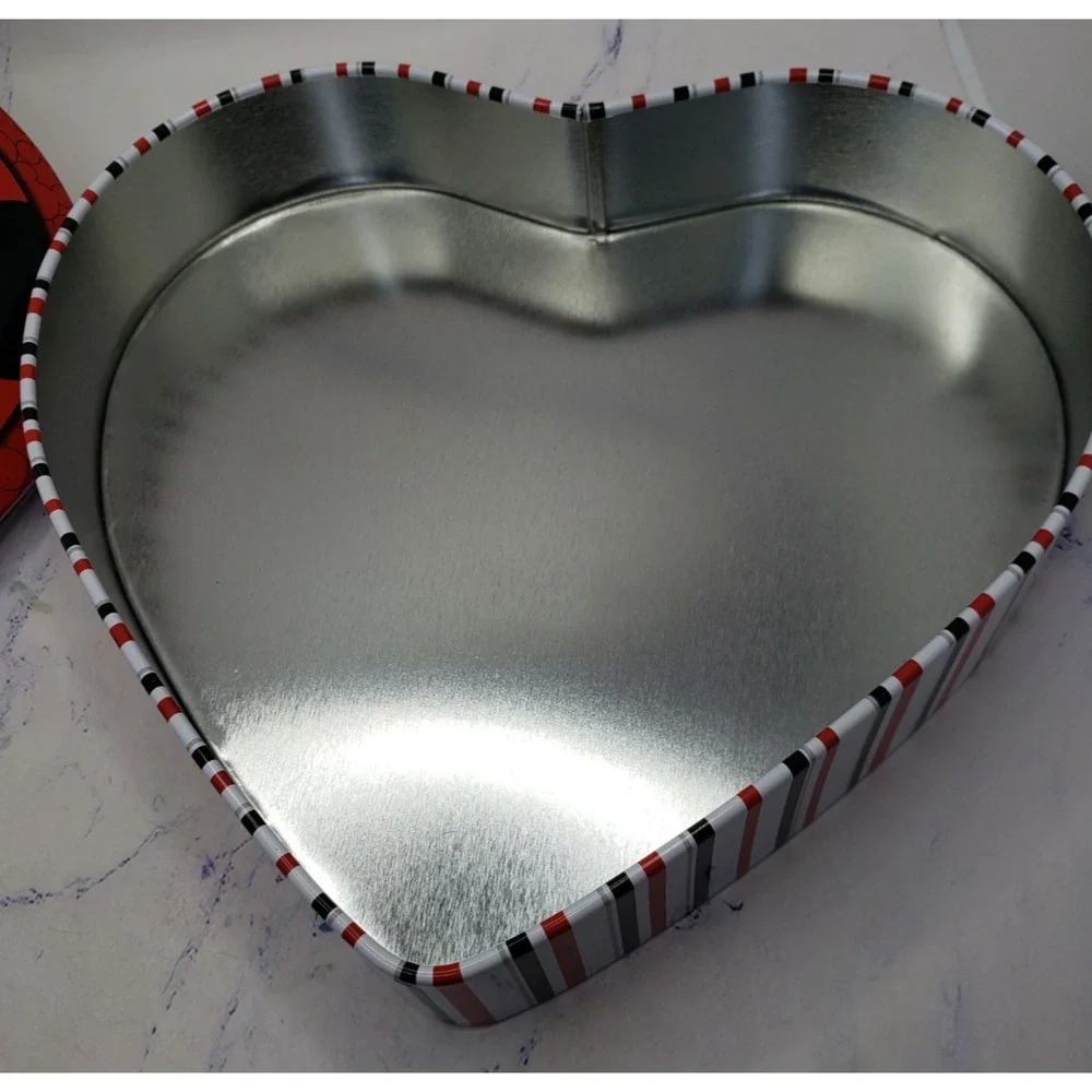 Disney Mickey & Minnie Mouse Valentine's Heart Shaped Collectible Tin Container - Picture 8 of 11